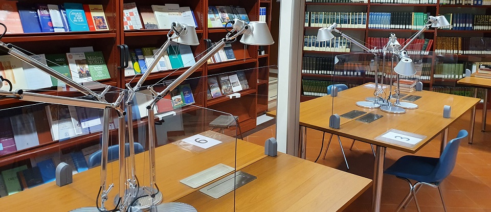 La salle de lecture de la bibliothèque du PISAI a eté renouvelée pour garantir les normes de sécurité sanitaire et utiliser tout les postes