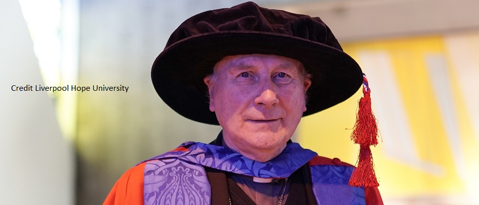 Félicitations au Cardinal Michael L. Fitzgerald, qui s’est vu décerner un doctorat honorifique en théologie par la Liverpool Hope University