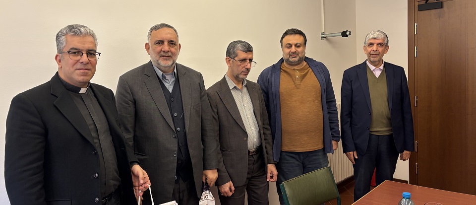 Martedì 4 febbraio 2025, il PISAI ha ricevuto la visita di una delegazione della Repubblica islamica dell’Iran, ricevuta dal Preside e dal Prof. Christopher Clohessy