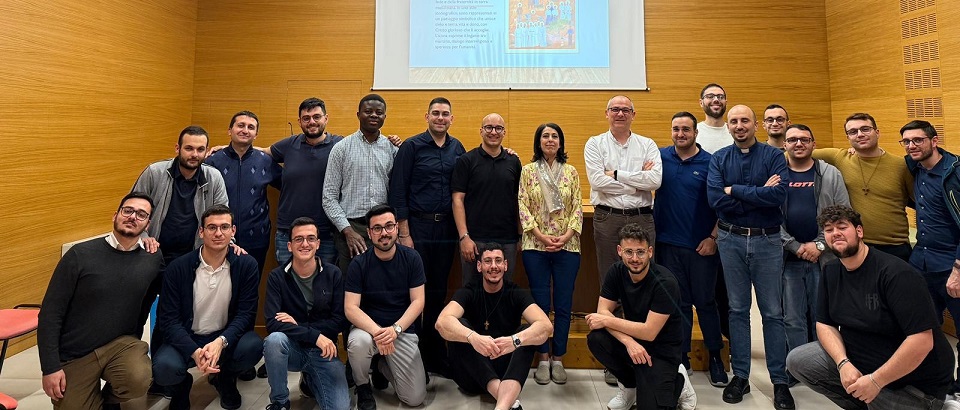 Venerdì 16 maggio 2025 Nadjia Kebour, docente del PISAI, ha partecipato a un incontro del Gruppo Ecumenico e di Dialogo Interreligioso (GEDI) a Napoli